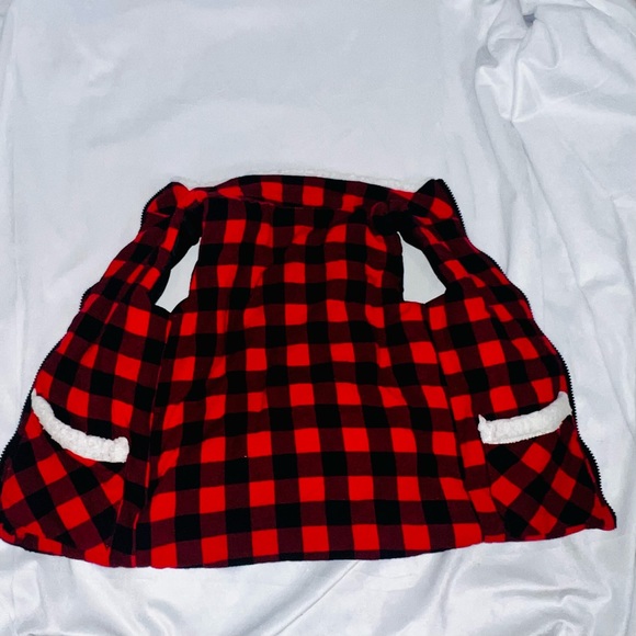 Max Studio Buffalo Plaid Christmas Fleece Vest Red& Black Girls Size Small 5/6 - Picture 8 of 8